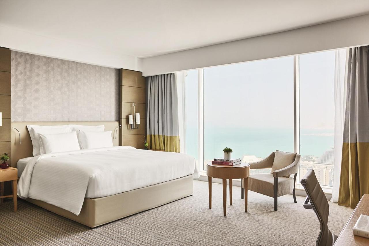 Pullman West Bay Hotel 5*