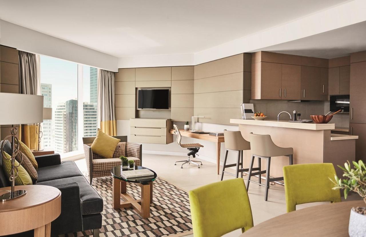 Готель Pullman West Bay 5*